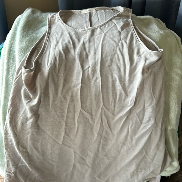 Tres Bien Large Gray Tank Top - Picture 2 of 6